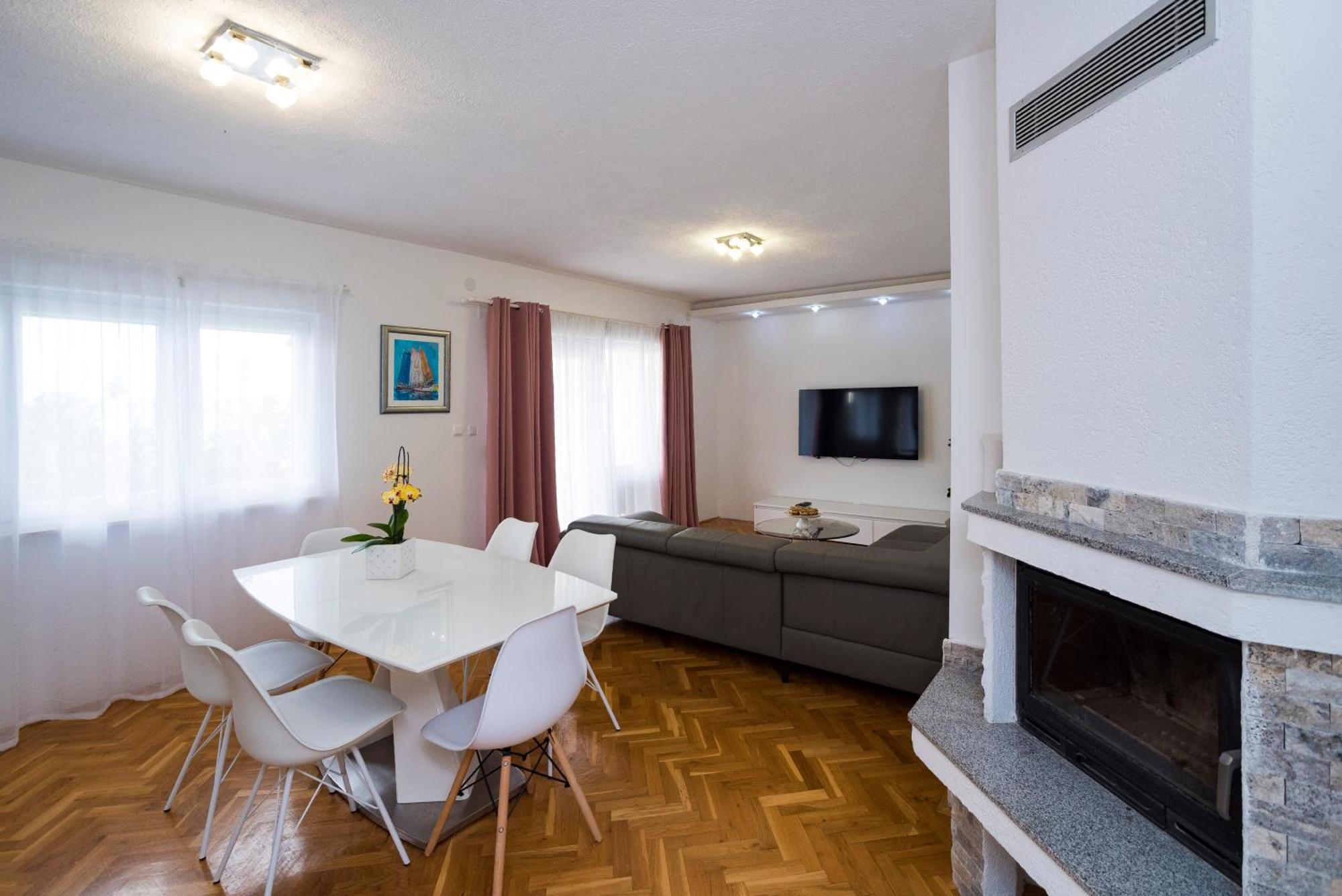 M&M Pelivan Apartment Kaštela Екстериор снимка