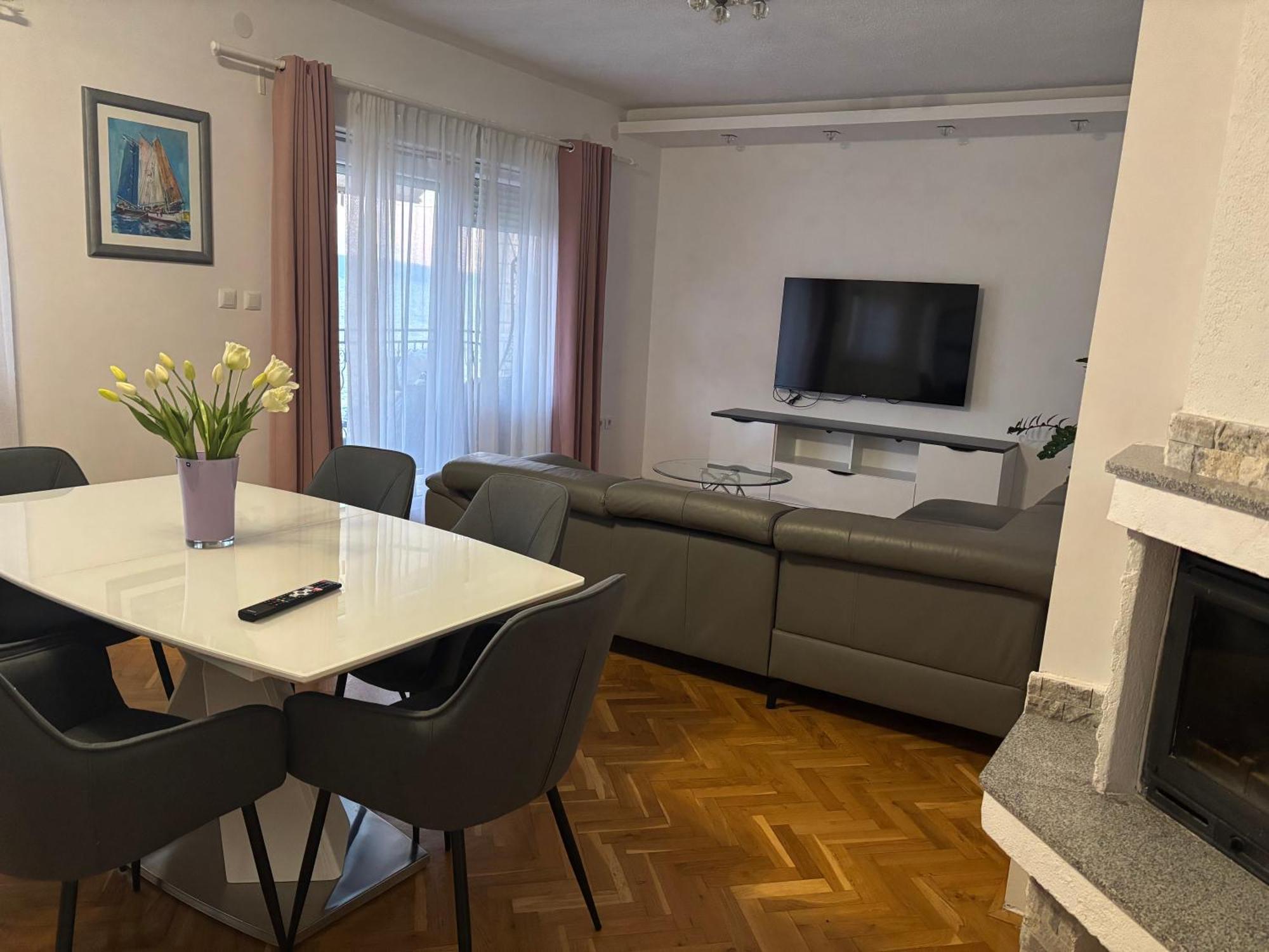 M&M Pelivan Apartment Kaštela Екстериор снимка